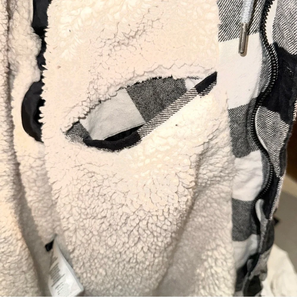 Levi's Black and White Plaid Hooded Flannel Jacket - Picture 6 of 8